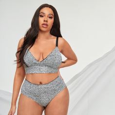 Комплект нижнего белья размера плюс Shein
