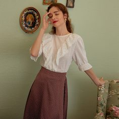 топ с вышивкой и оборкой Shein