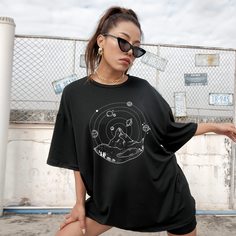 Длинная футболка с графическим принтом Shein