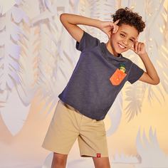 Футболка с мультипликационным принтом и карманом для мальчиков Shein