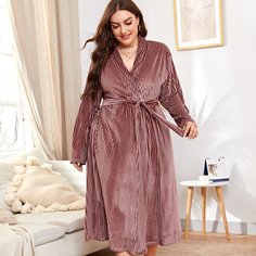 Бархатный однотонный халат размера плюс с поясом Shein