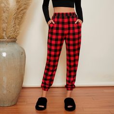 Короткие брюки в клетку с эластичной талией и карманом Shein