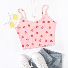 Короткий топ с принтом "губы Shein