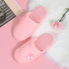 Плюшевые шлепанцы с цветочным декором Shein