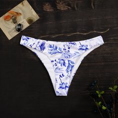 Плавки с цветочным принтом Shein