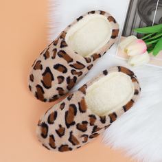 Плюшевые шлепанцы с леопардовым рисунком Shein