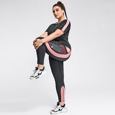 Спортивная футболка и леггинсы с карманом размера плюс Shein