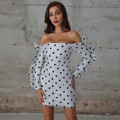 Платье в горошек из органзы с открытыми плечами Shein