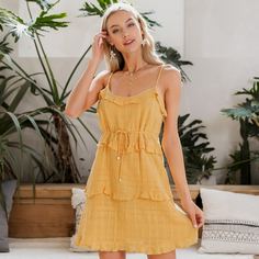 Платье на бретелях с поясом Shein
