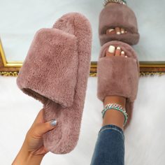 Плюшевые шлепанцы Shein