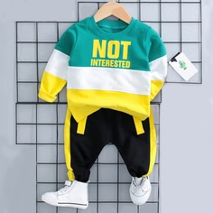 Контрастный свитшот с текстовым принтом и спортивные брюки для мальчиков Shein