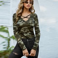 Футболка с камуфляжным принтом Shein
