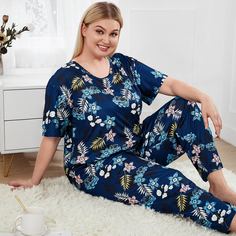 Пижама размера плюс с цветочным принтом Shein
