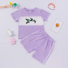 Футболка с принтом бабочки и шорты для девочек Shein