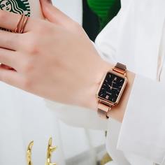 Прямоугольные кварцевые наручные часы Shein