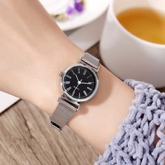 Круглые стрелочные кварцевые наручные часы Shein
