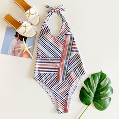 Слитный купальник в полоску Shein