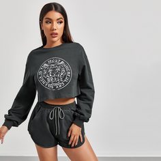 Пуловер с оригинальным принтом и шорты Shein