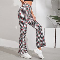 Расклешенные брюки в клетку с принтом клубники Shein