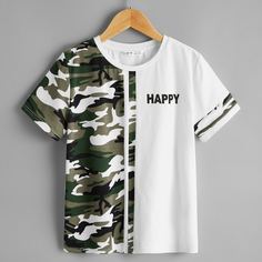 Футболка с камуфляжным и текстовым принтом для мальчиков Shein