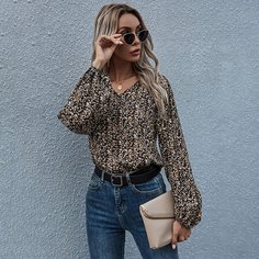 Блузка с принтом и v-образным воротником Shein