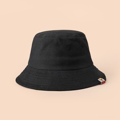 Шляпа с этикеткой Shein