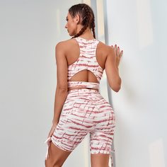 Спортивный бюстгальтер и велошорты с принтом Shein