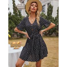Платье в горошек с поясом и пуговицами Shein