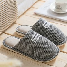 Мужские шлепанцы с текстовым узором Shein