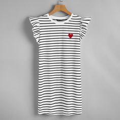 Платье в полоску с сердечным принтом Shein