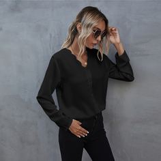 Однотонная блуза на пуговицах Shein