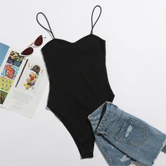 Однотонное трикотажное боди на бретелях Shein