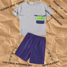 Футболка с карманом на кулиске и шорты для мальчиков Shein