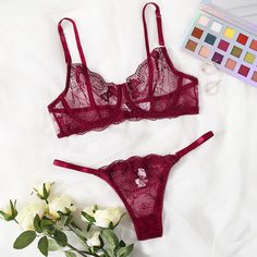 Комплект сетчатого нижнего белья на косточках с вышивкой Shein