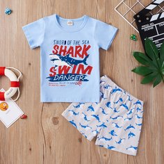Футболка с текстовым принтом и шорты с принтом акулы для мальчиков Shein