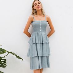 платье на бретелях с пуговицами и многослойным краем Shein