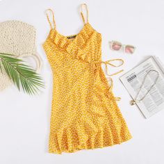 Платье с узлом и оборкой Shein