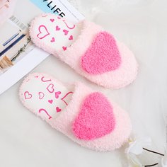 Плюшевые шлепанцы с декором сердечка Shein