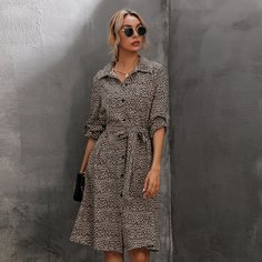 Платье-рубашка с поясом и леопардовым принтом Shein