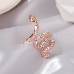 Кольцо в форме змеи со стразами Shein