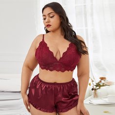 Кружевной бралетт и атласные шорты размера плюс Shein