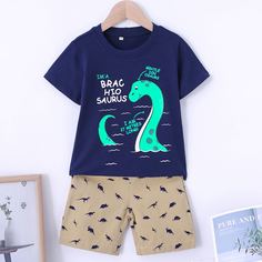 Шорты и футболка с текстовым, мультипликационным принтом для мальчиков Shein