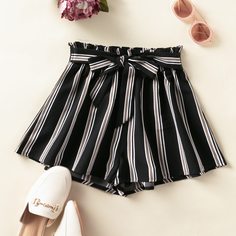 Шорты в полоску с поясом Shein