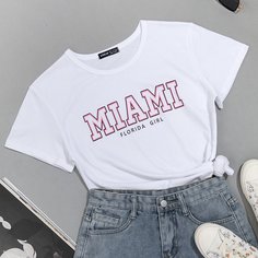 Футболка с круглым воротником и текстовым принтом Shein