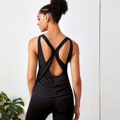 Однотонная спортивная футболка с разрезом Shein