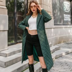 Стеганое пальто с карманом и поясом Shein