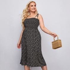 Платье размера плюс на бретельках с цветочным принтом Shein
