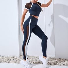 Спортивный костюм с хорошей эластичностью и сетчатой вставкой Shein