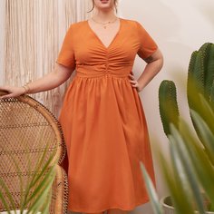 Однотонное платье размера плюс со сборками Shein