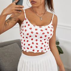 Короткий топ с бретелькой Full Strawberry Pattern и отделкой из салата Shein